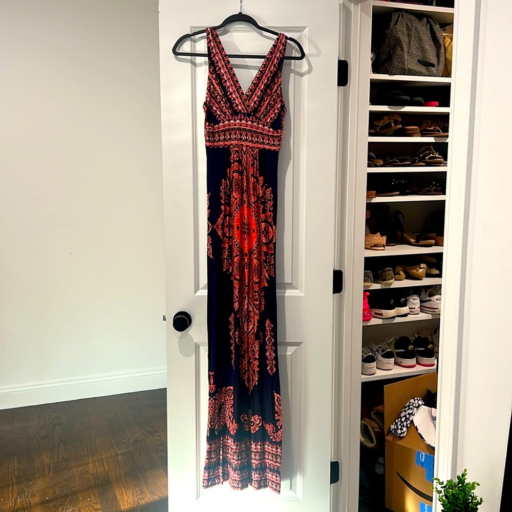 Felicity & CoCo. Maxi Dress. Size Small